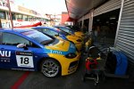 Die Autos von Seat im Paddock