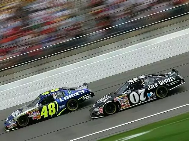 Jimmie Johnson Clint Bowyer Titel-Bild zur News: Jimmie Johnson Clint Bowyer