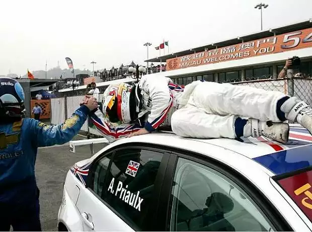Nicola Larini und Andy Priaulx Titel-Bild zur News: Nicola Larini und Andy Priaulx