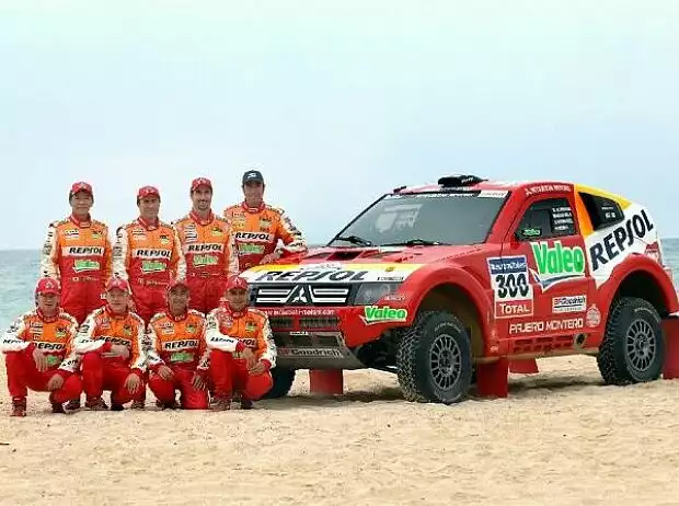 Repsol-Mitsubishi-Ralliart-Team Titel-Bild zur News: Repsol-Mitsubishi-Ralliart-Team