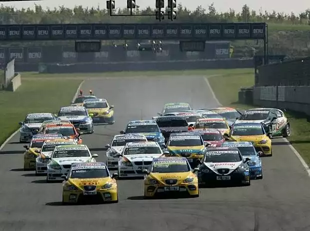 WTCC Start Oschersleben Titel-Bild zur News: WTCC Start Oschersleben