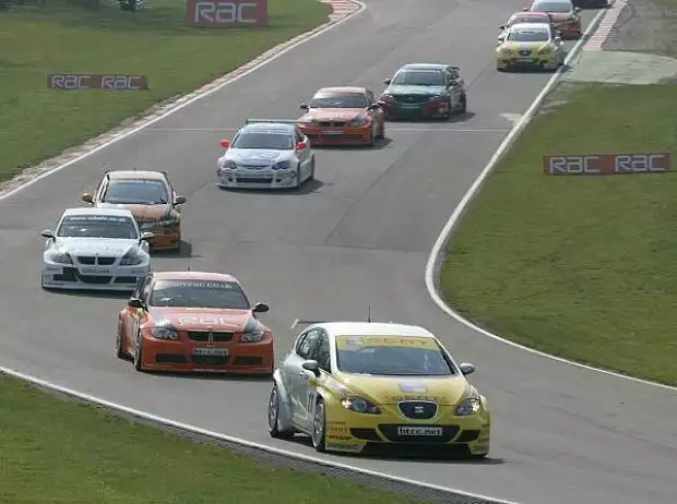 Start in Brands Hatch Titel-Bild zur News: Start in Brands Hatch