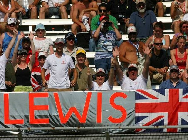 Titel-Bild zur News: Lewis-Hamilton-Fans