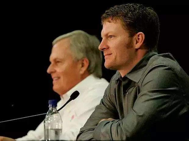 Dale Earnhardt Jr. Rick Hendrick Titel-Bild zur News: Dale Earnhardt Jr. Rick Hendrick