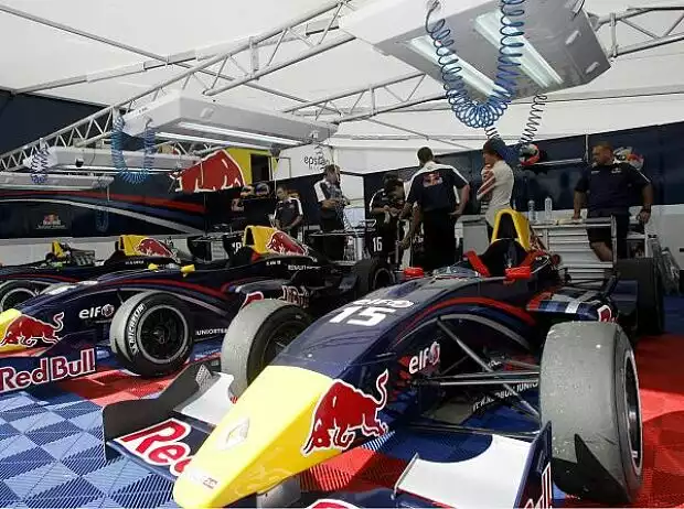 Titel-Bild zur News: Red-Bull-Juniorteam