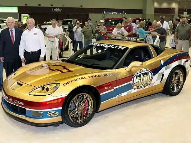 Chevrolet Corvette Pace Car Daytona 2008 Titel-Bild zur News: Chevrolet Corvette Pace Car Daytona 2008