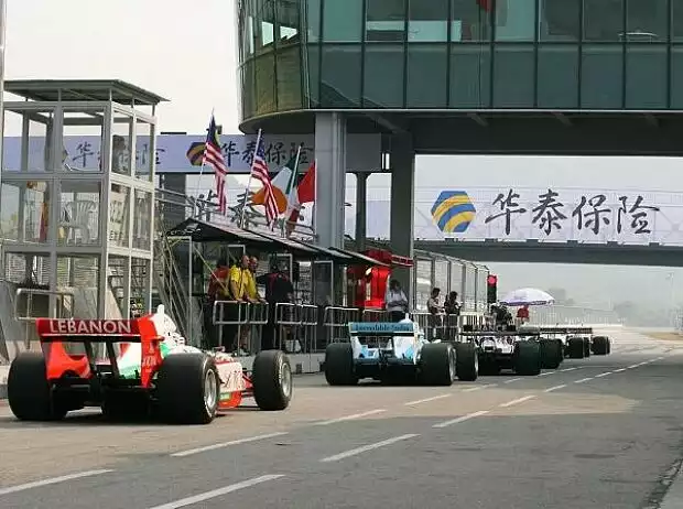 Titel-Bild zur News: Boxengasse in Zhuhai
