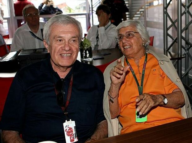 Titel-Bild zur News: Maria Teresa de Filippis mit Formel-1-Journalist Helmut Zwickl