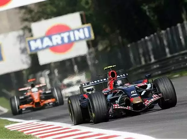 Sebastian Vettel vor Adrian Sutil Titel-Bild zur News: Sebastian Vettel vor Adrian Sutil