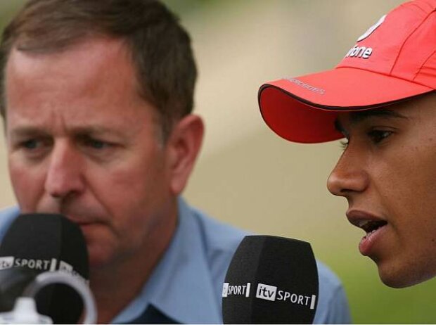 Titel-Bild zur News: Martin Brundle mit Lewis Hamilton