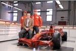 Felipe Massa, Stefano Domenicali (Sportlicher Leiter) und Kimi Räikkönen mit dem Ferrari F2008