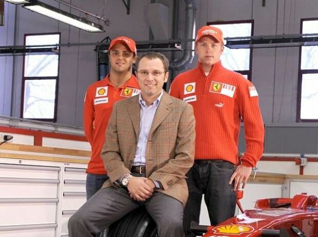Titel-Bild zur News: Felipe Massa, Stefano Domenicali, Kimi Räikkönen