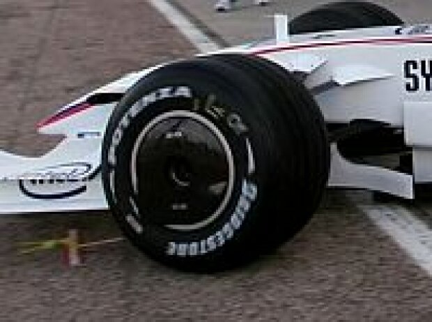 Titel-Bild zur News: Radkappen am BMW Sauber F1.08