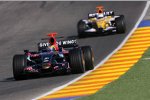Sébastien Bourdais (Toro Rosso) vor Fernando Alonso (Renault) 
