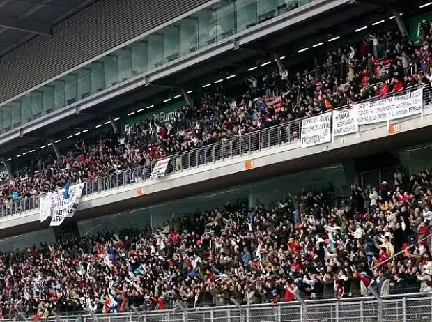 Titel-Bild zur News: Fans in Barcelona