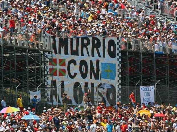 Titel-Bild zur News: Fans von Fernando Alonso