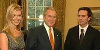 Chandra und Jimmie Johnson mit George W. Bush