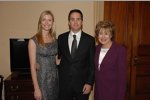 Ehepaar Chandra und Jimmie Johnson zu Besuch bei Senatorin Elizabeth Dole