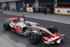 Bild zum Inhalt: McLaren-Mercedes zieht den ersten Pfeil