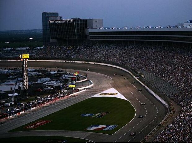 Texas Motor Speedway bei Nacht