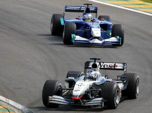 Kimi Räikkönen vor Nick Heidfeld Kimi Räikkönen vor Nick Heidfeld