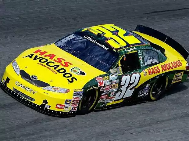 Brian Vickers Denny Hamlin Kyle Busch Nationwide Titel-Bild zur News: Brian Vickers Denny Hamlin Kyle Busch Nationwide