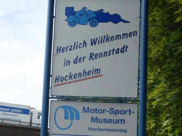 Titel-Bild zur News: Ortstafel in Hockenheim