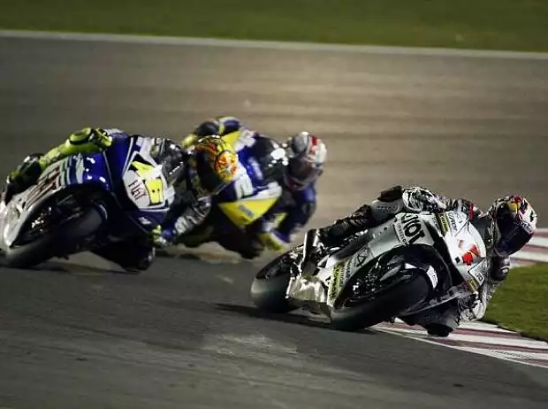 Andrea Dovizioso vor Valentino Rossi und James Toseland Titel-Bild zur News: Andrea Dovizioso vor Valentino Rossi und James Toseland
