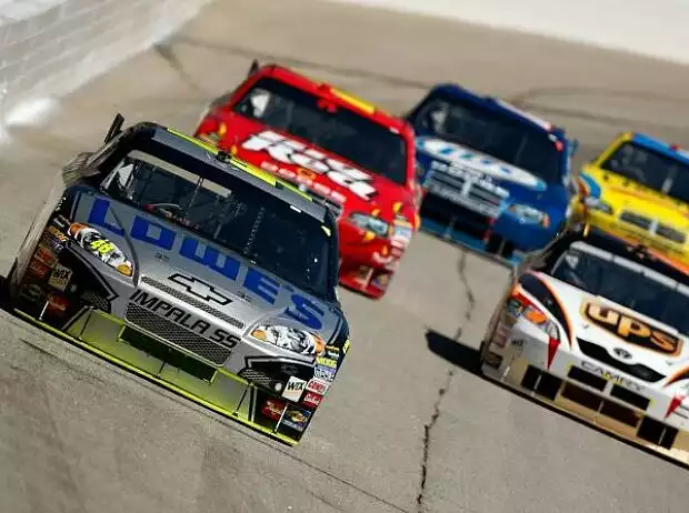 Jimmie Johnson Juan Pablo Montoya Titel-Bild zur News: Jimmie Johnson Juan Pablo Montoya