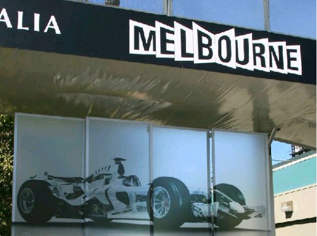 Eingang zum Paddock Eingang zum Paddock