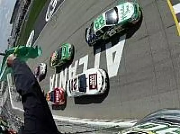 Titel-Bild zur News: Jeff Burton Kyle Busch Nationwide