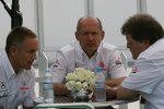 Martin Whitmarsh (Geschäftsführer), Ron Dennis (Teamchef) und Norbert Haug (Mercedes-Motorsportchef) (McLaren-Mercedes) 