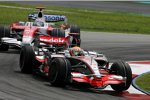 Lewis Hamilton (McLaren-Mercedes) vor Jarno Trulli (Toyota) 