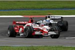 Takuma Sato  (Super Aguri) vor Nico Rosberg (Williams)