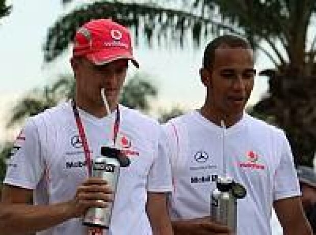 Titel-Bild zur News: Heikki Kovalainen Lewis Hamilton