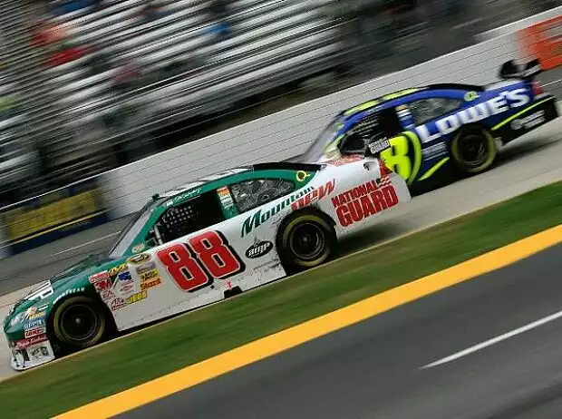 Dale Earnhardt Jr. Jimmie Johnson Titel-Bild zur News: Dale Earnhardt Jr. Jimmie Johnson