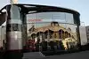 Bild zum Inhalt: McLaren-Mercedes-Motorhome bei allen Rennen