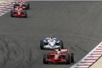 Felipe Massa (Ferrari) vor Robert Kubica (BMW Sauber F1 Team) 