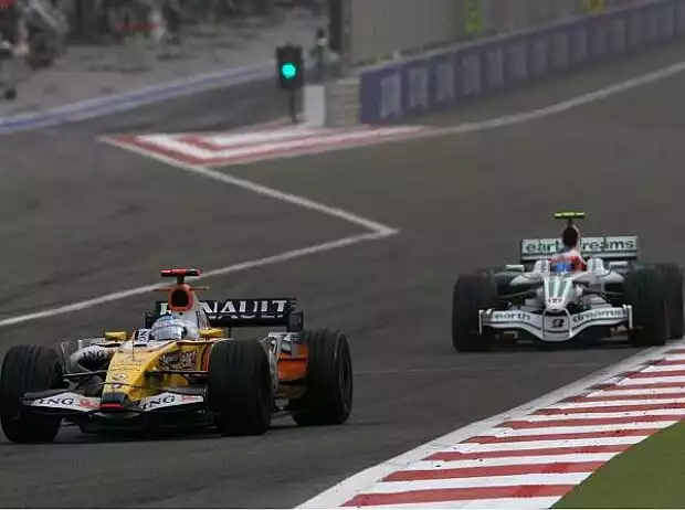 Fernando Alonso vor Rubens Barrichello Titel-Bild zur News: Fernando Alonso vor Rubens Barrichello