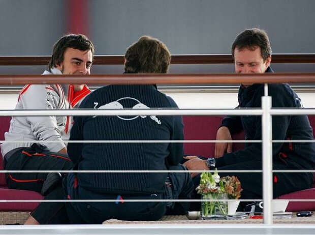 Titel-Bild zur News: Fernando Alonso und Christian Horner