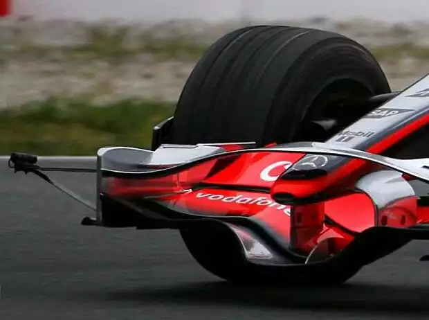 Minikamera am McLaren-Mercedes MP4-23 Titel-Bild zur News: Minikamera am McLaren-Mercedes MP4-23
