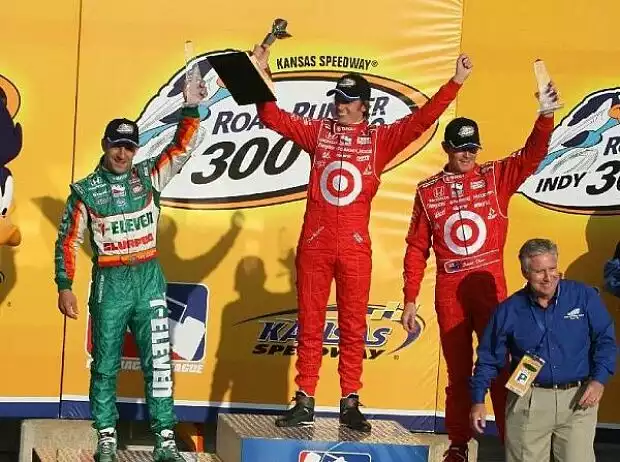 Podium Kansas Kanaan Wheldon Dixon Titel-Bild zur News: Podium Kansas Kanaan Wheldon Dixon