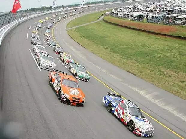 Joe Nemechek Tony Stewart Titel-Bild zur News: Joe Nemechek Tony Stewart
