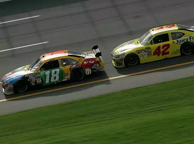 Kyle Busch Juan Pablo Montoya Titel-Bild zur News: Kyle Busch Juan Pablo Montoya
