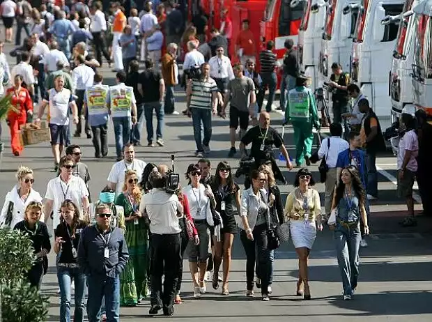 Fahrerlager in Barcelona Titel-Bild zur News: Fahrerlager in Barcelona