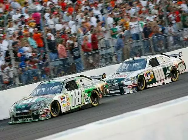 Kyle Busch Dale Earnhardt Jr. Titel-Bild zur News: Kyle Busch Dale Earnhardt Jr.
