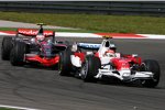 Timo Glock (Toyota) und Heikki Kovalainen (McLaren-Mercedes) 