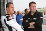 Michael Schumacher mit Teamchef Jens Holzhauser