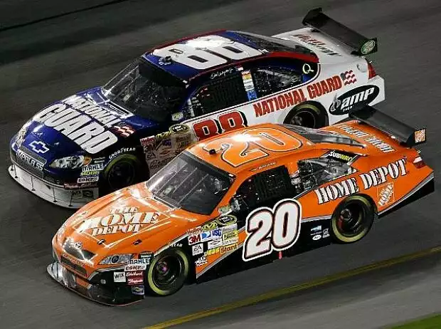 Titel-Bild zur News: Tony Stewart Dale Earnhardt Jr.
