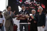 Robert Kubica (BMW Sauber F1 Team) erhält in Brisighella die Lorenzo-Bandini-Trophäe